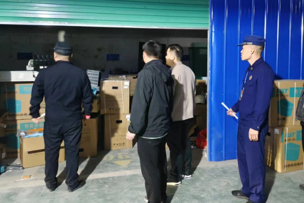 經開區(qū)大隊消防宣傳進單位“四個一”活動 筑牢政務服務中心防火墻